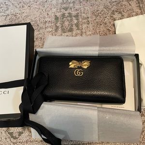 Gucci black pebbled leather wallet 100% authentic